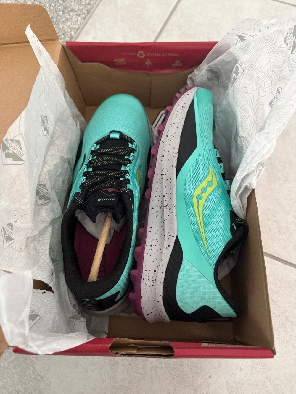 Unworn Saucony Peregrine 12 trail running shoes